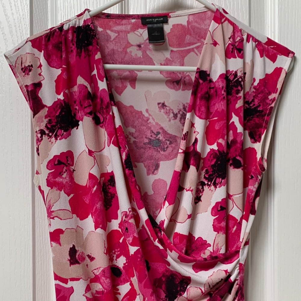 Pink Floral Ann Taylor Size Medium Sleeveless Top